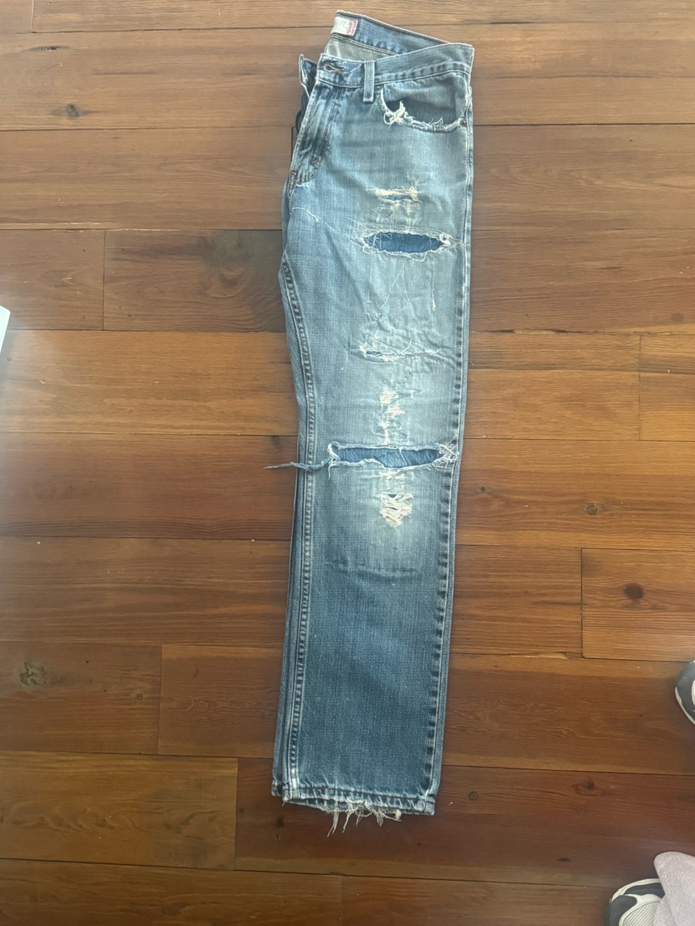 VINTAGE ONE OF A KIND LEVI’s 
Size 32x32